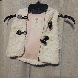 Tucker + Tate Cream Faux Fur Vest With Toggle Clasps Size 3T